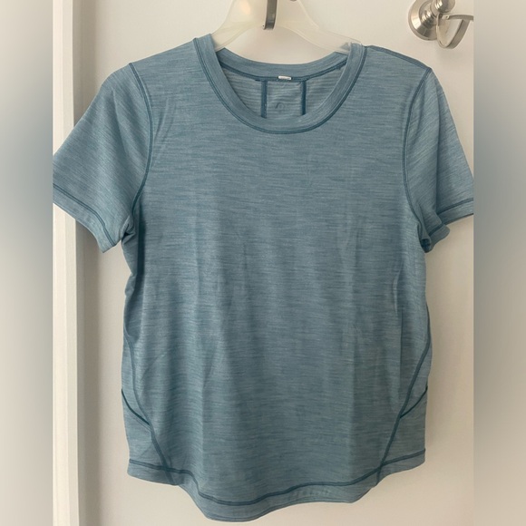 Lululemon athletic t-shirt size 4 - Picture 1 of 4